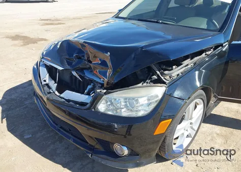 2010 Mercedes-Benz C 300 Sport z USA, uszkodzony, nr VIN WDDGF5EB7AR091873